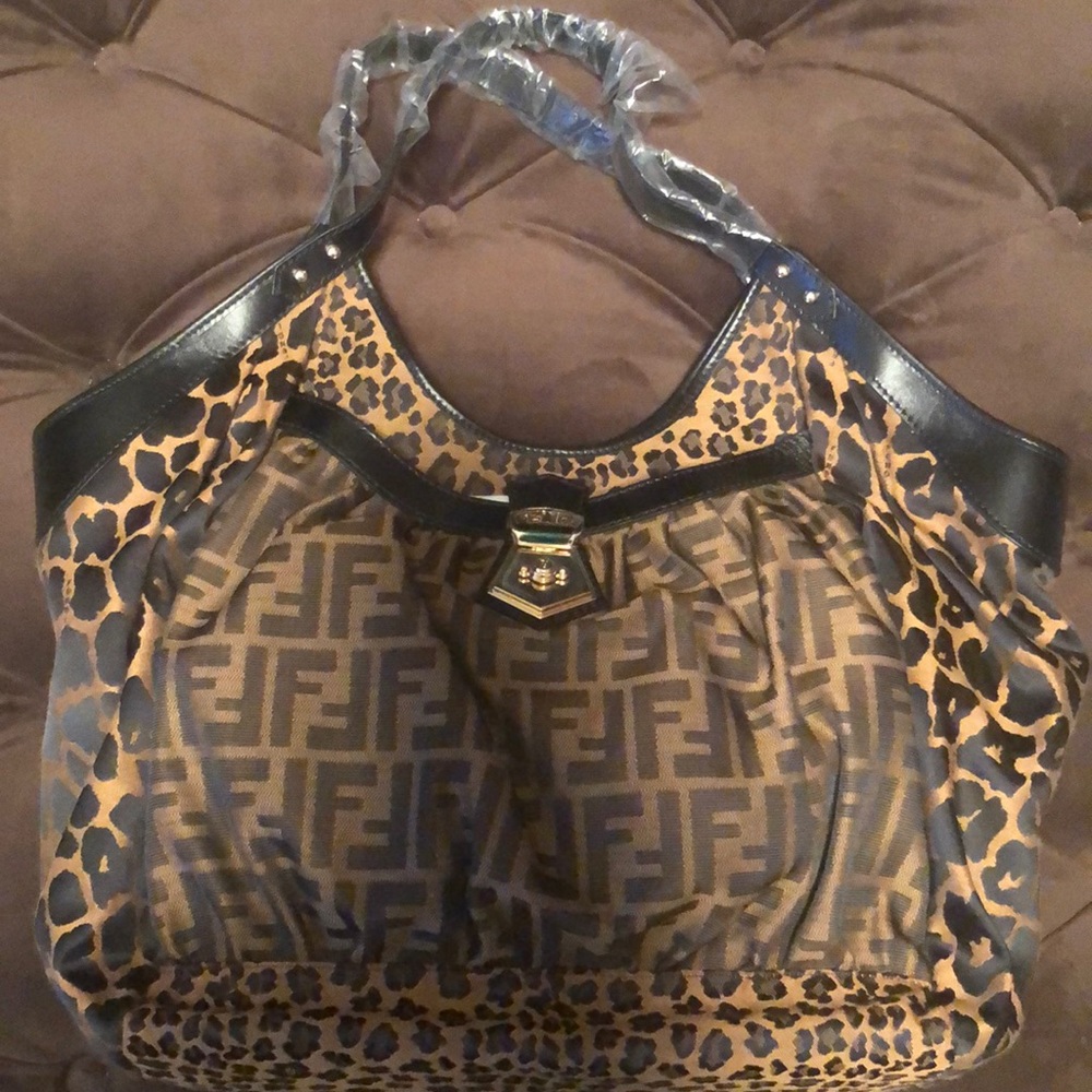 Fendi purse Authentic with receipt. Never worn